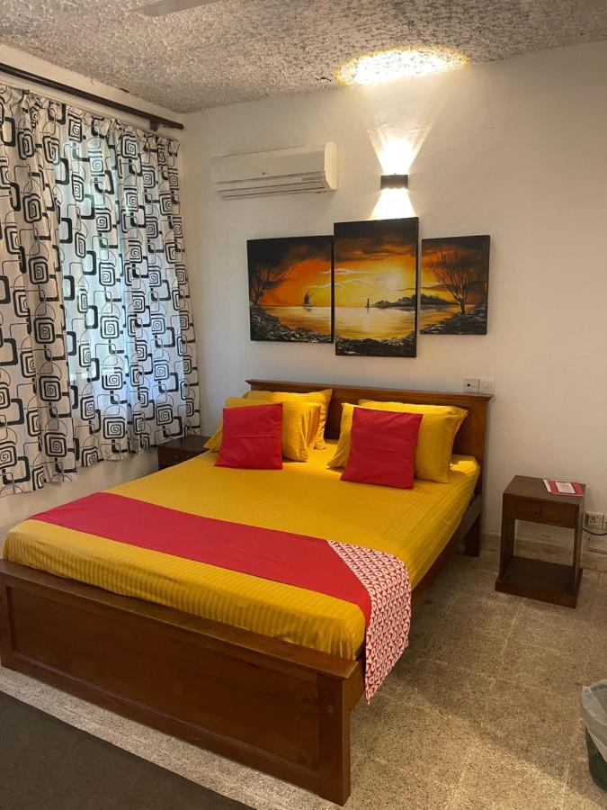 Oyo 459 Barasti Beach Resort Kalutara Esterno foto