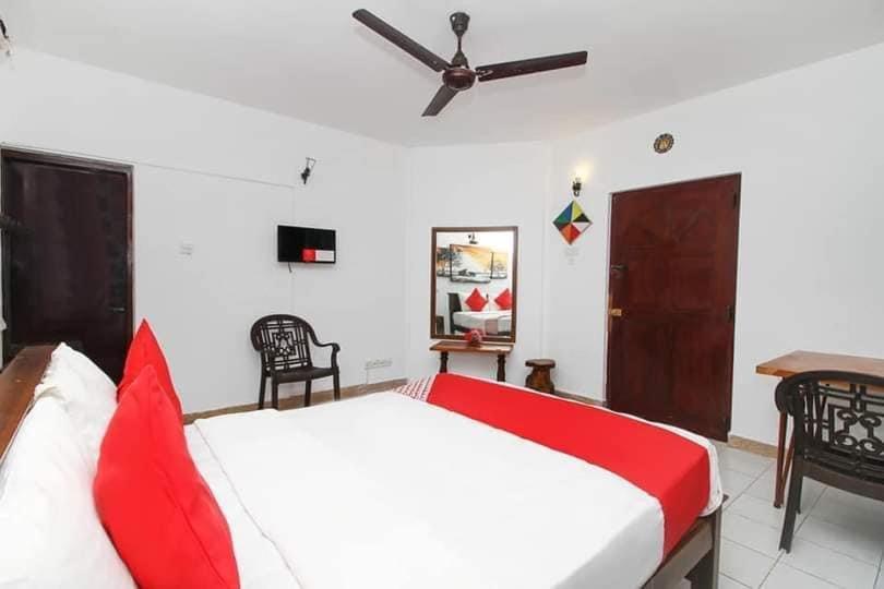 Oyo 459 Barasti Beach Resort Kalutara Esterno foto