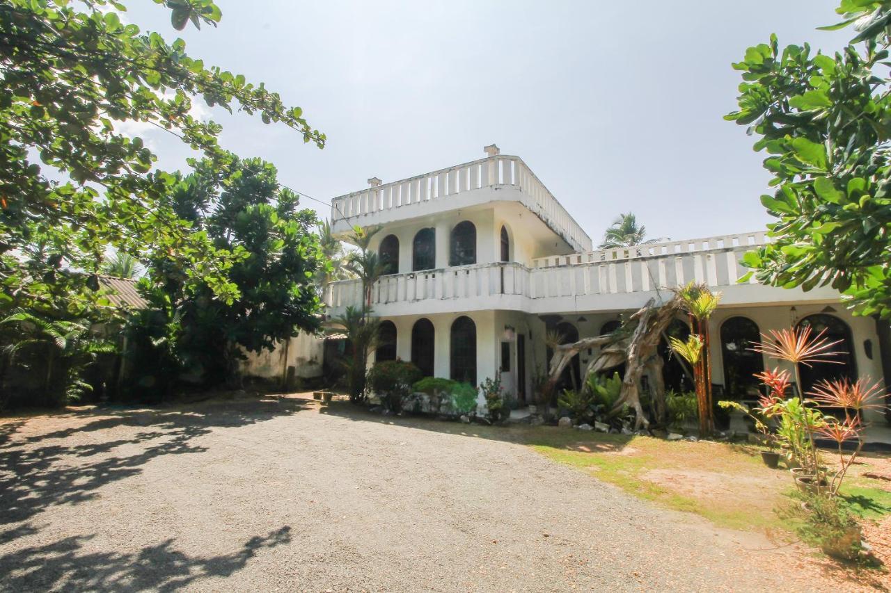 Oyo 459 Barasti Beach Resort Kalutara Esterno foto