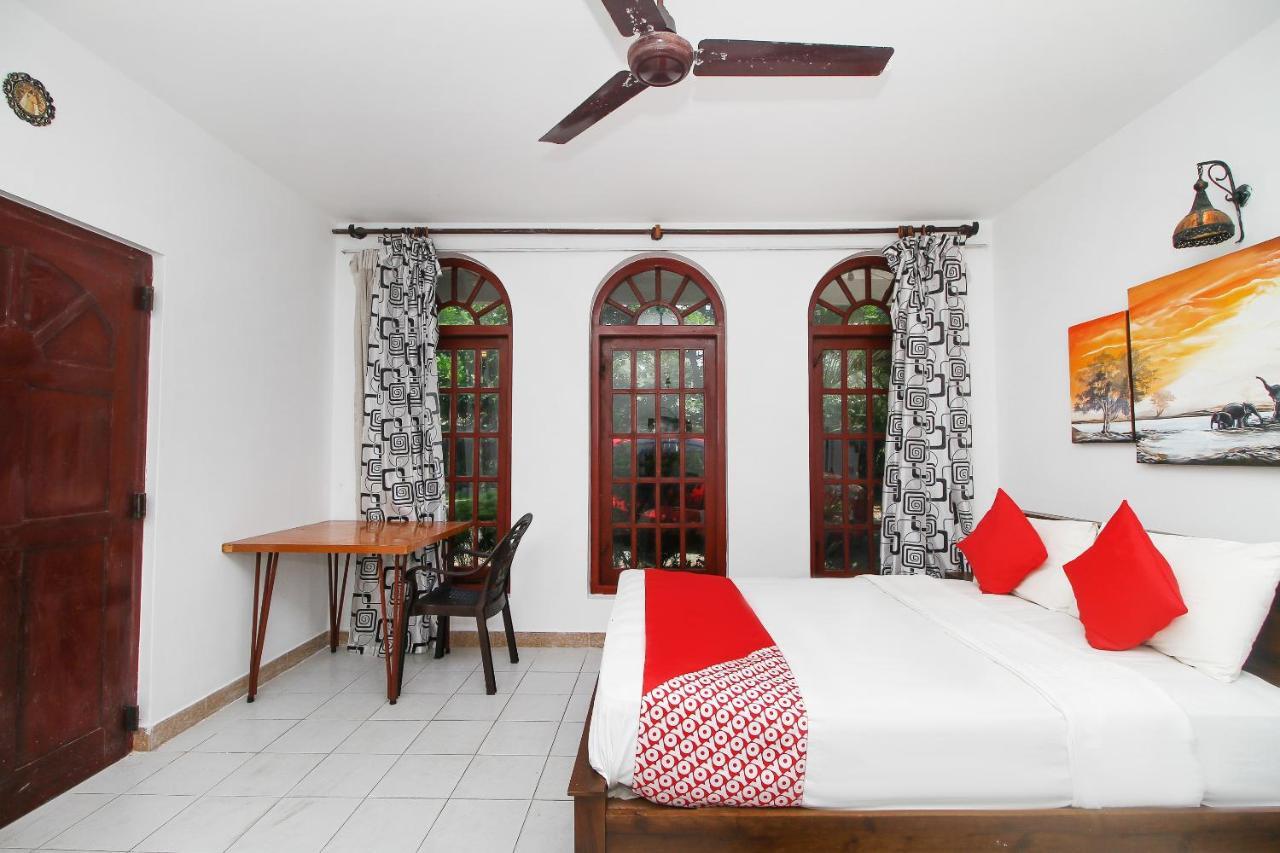 Oyo 459 Barasti Beach Resort Kalutara Esterno foto